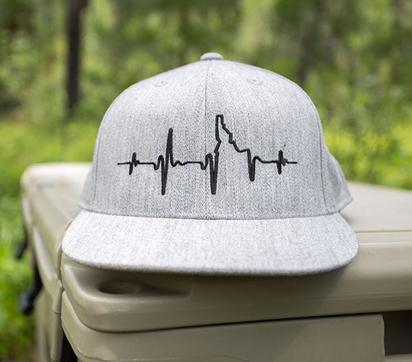 Banana Ink - Heartbeat EKG Idaho Flat-Bill Fitted Hat S/M (6 7/8-7 1/4) / Heather Grey